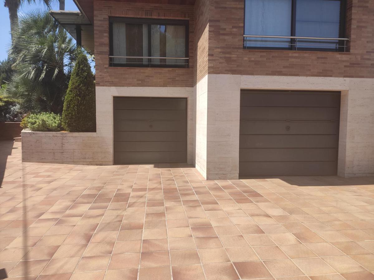 Washingtonia Villa Near Sitges Canyelles (Catalonia) Exterior foto